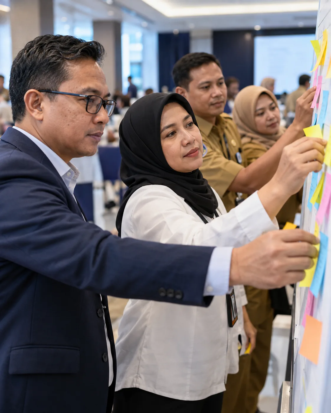 ASN dari berbagai unit menyusun gagasan bersama dalam workshop pembelajaran